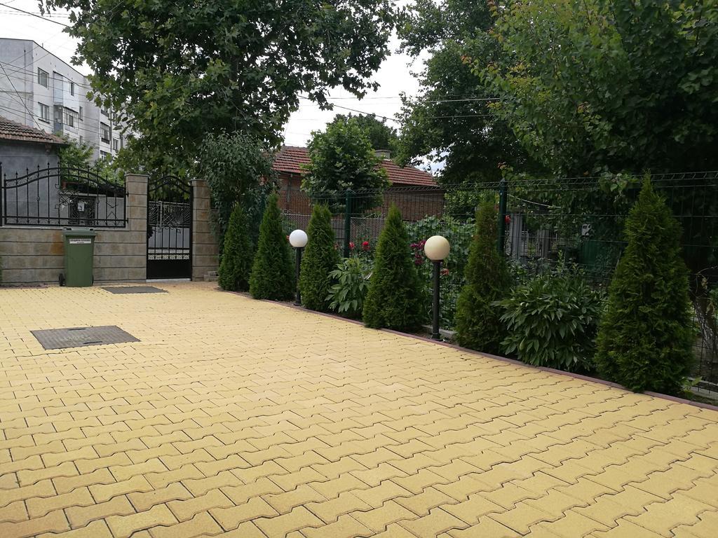 Guest House Karaulanov Elhovo  Exterior photo